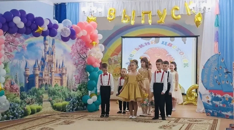 В детском саду №31 "Аленький цветочек" началась пора выпускных. Этих трогательных и вол...