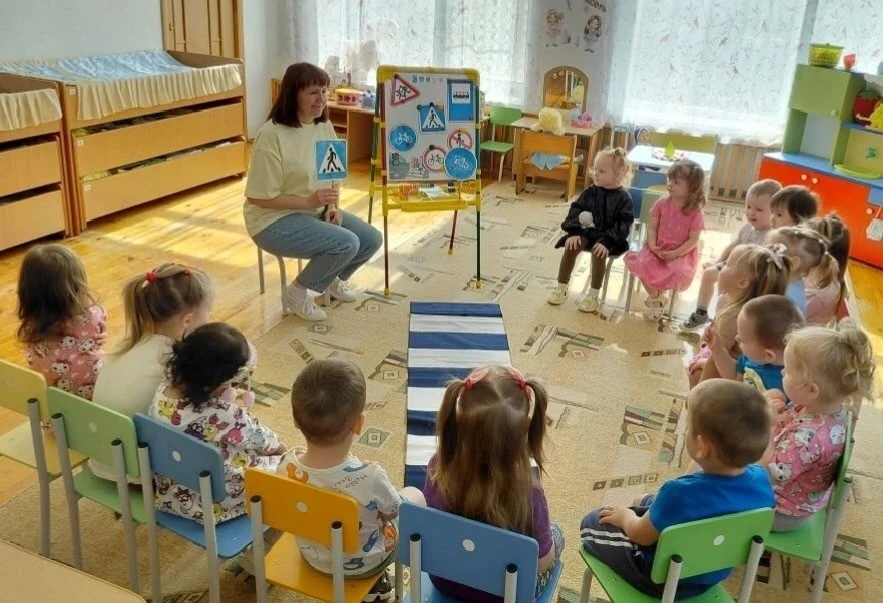 🚸 Юные пешеходы: первые шаги к безопасности!🚸

✨Воспитанники первой младшей группы сделали важный 