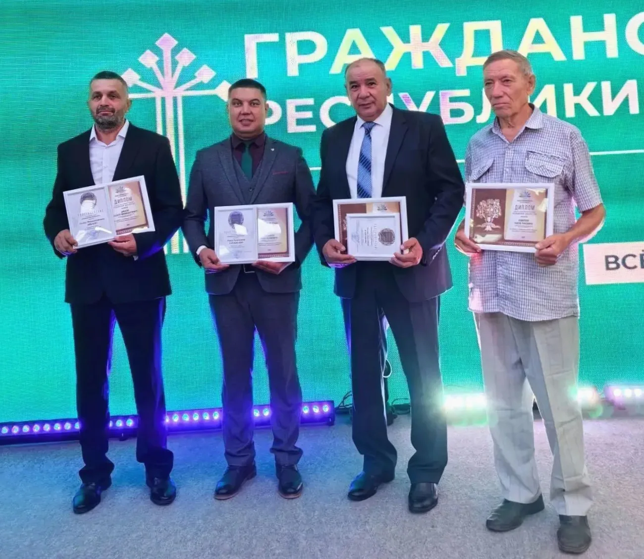 Сегодня в Уфе, в конгресс-холле «Торатау», пятеро альшеевских мужчин —  Дибаев Халил Ми...