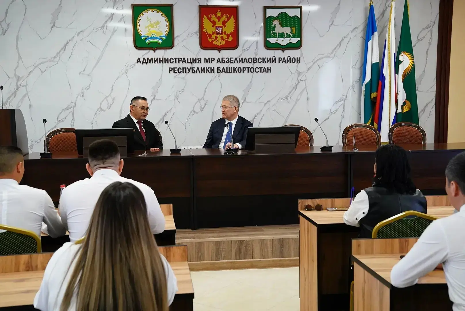 С главами муниципалитетов республики начинаем работу в новом формате – будем проводить кустовые сове