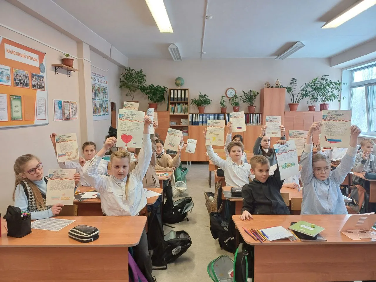 Учащиеся 4х классов приняли участие в написании писем героям накануне праздника 23 февраля!