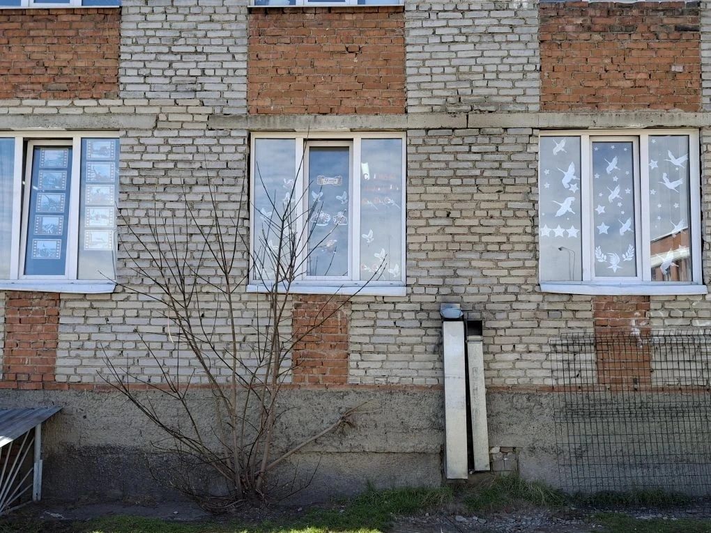 В преддверии 9 Мая в нашей школе прошла Всероссийская акция «Окна Победы». Учителя и ребята с теплот