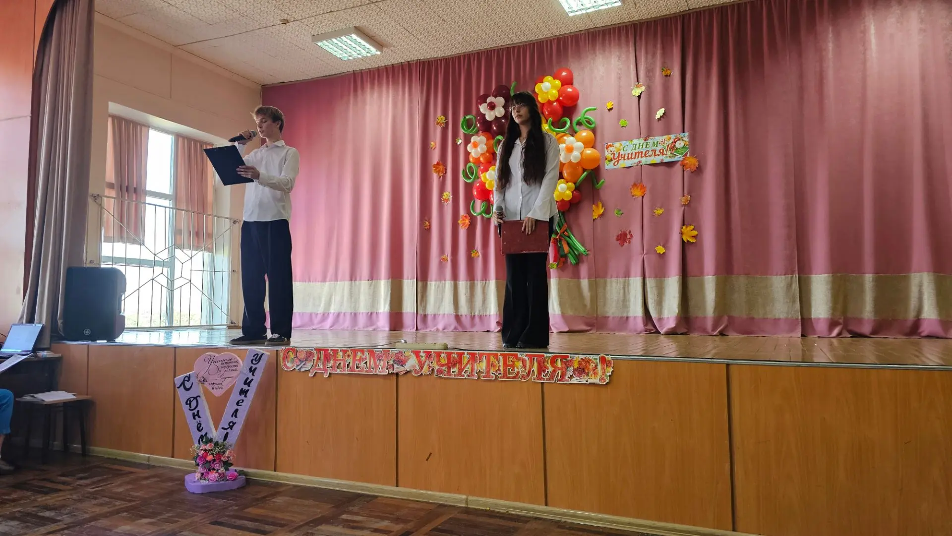 💐💐💐💐💐💐💐💐💐💐💐💐💐💐💐В день профессионального праздника " День учителя "  в МБ...