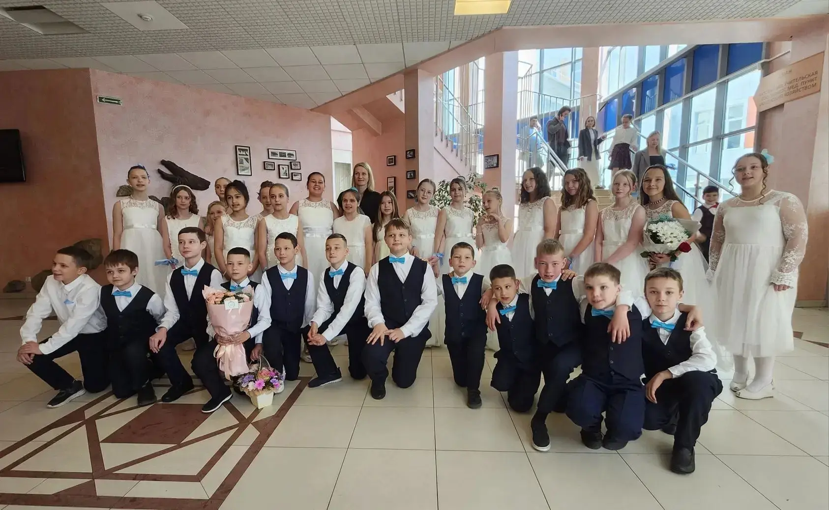 🎓 Выпускной 4 класса: первый рубеж позади! 🎓  👉 Вот и прозвенел последний звонок для наших четверокл