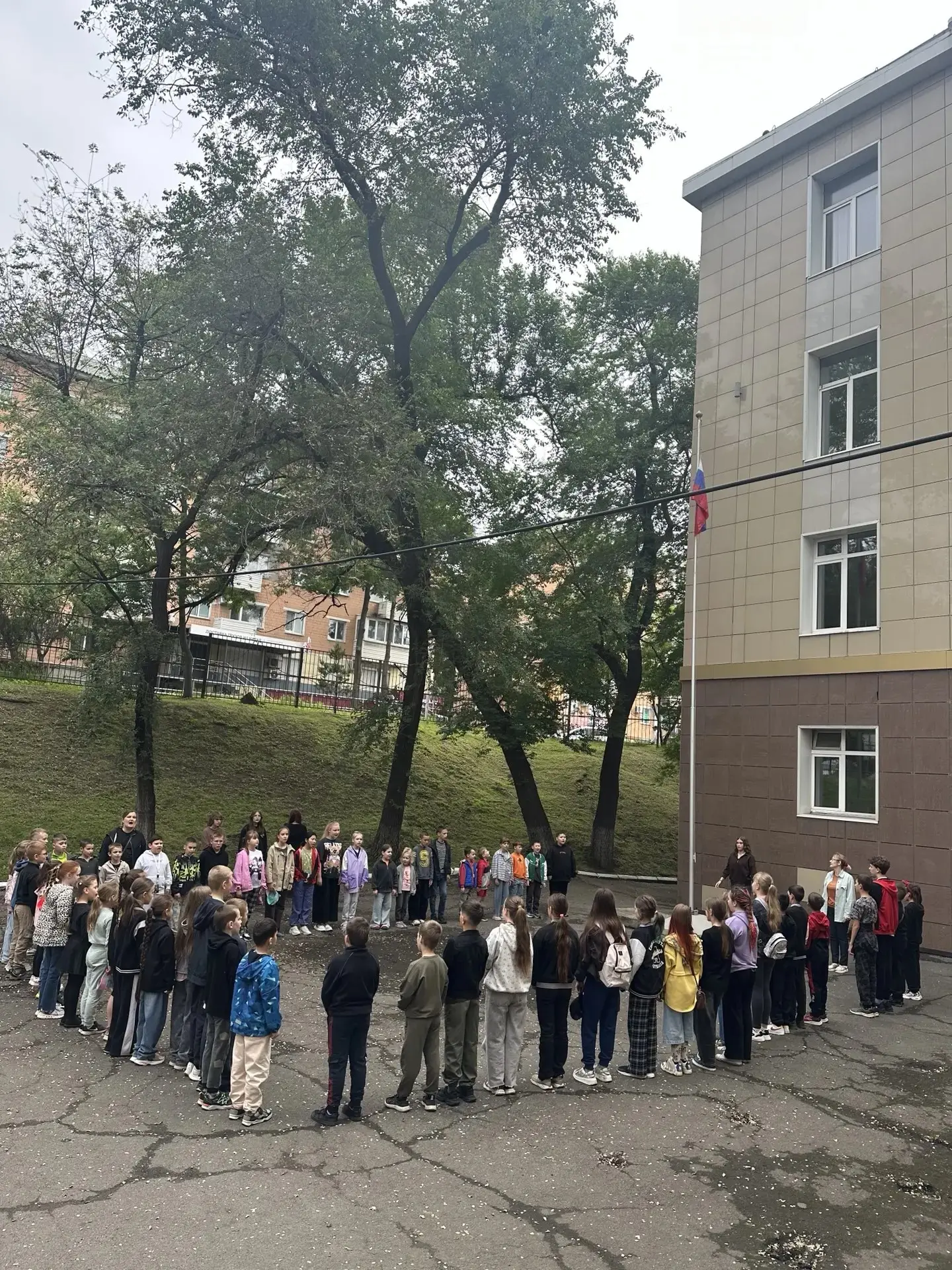 Заголовок: Старт дан! 🚀Сегодня в нашем пришкольном лагере «Вектор» случилось то, чего мы так долго 