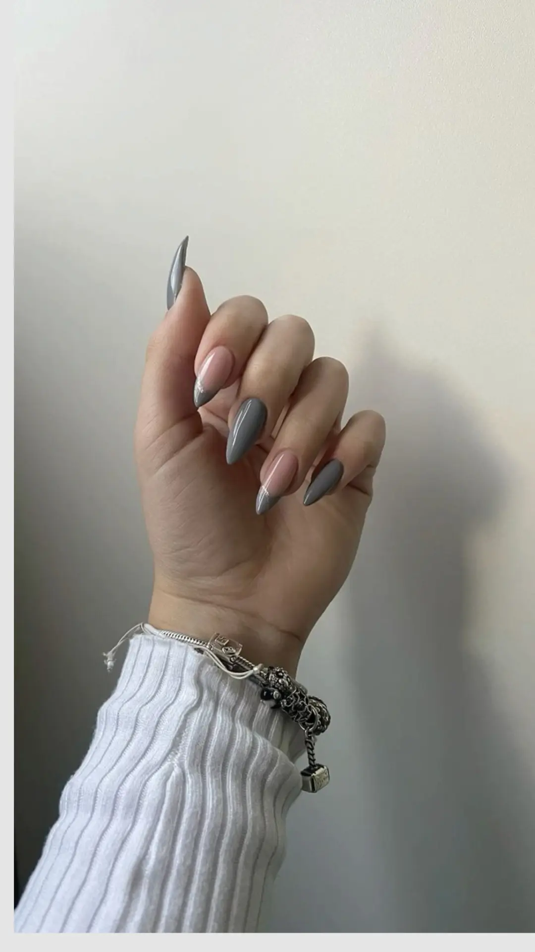 Норм - ❤️
Стрем - 🖤

Подписывайся: Маникюр💅Идеи