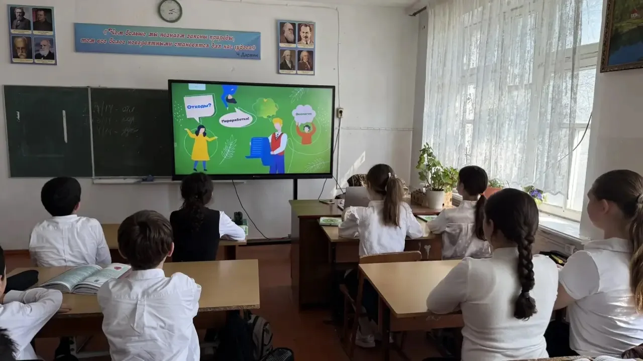 Просмотр видеоуроков образовательной платформы «Зеленая школа»  В рамках учебной программы и экологи