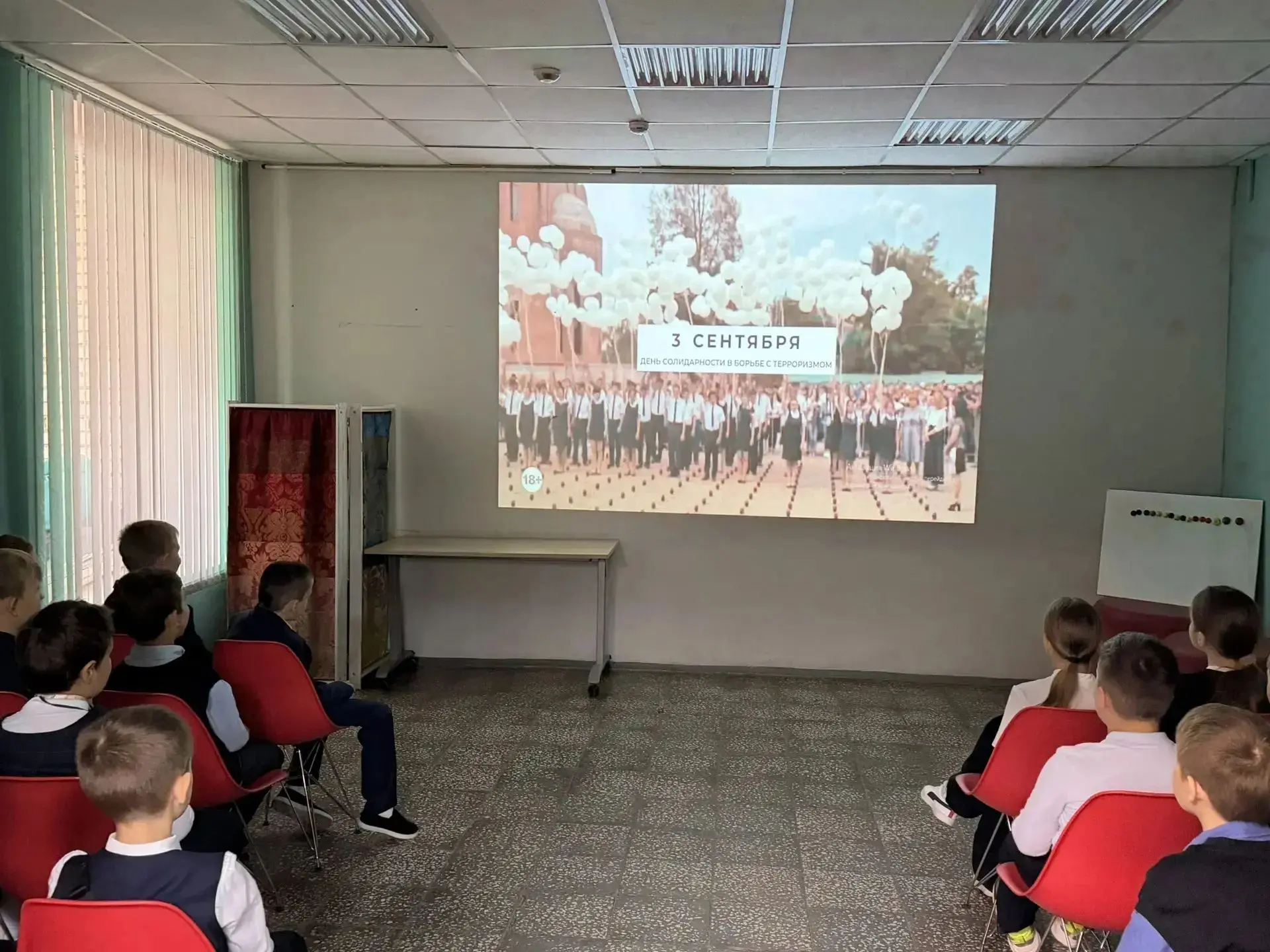 📘 3 «Б» класс в городской библиотеке: разговор о самом важном