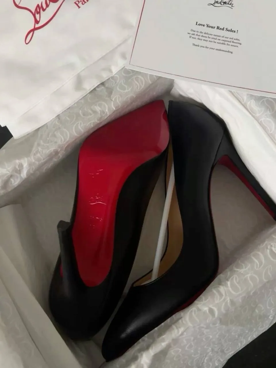 👠 Красная подошва стала визитной карточкой Louboutin почти случайно