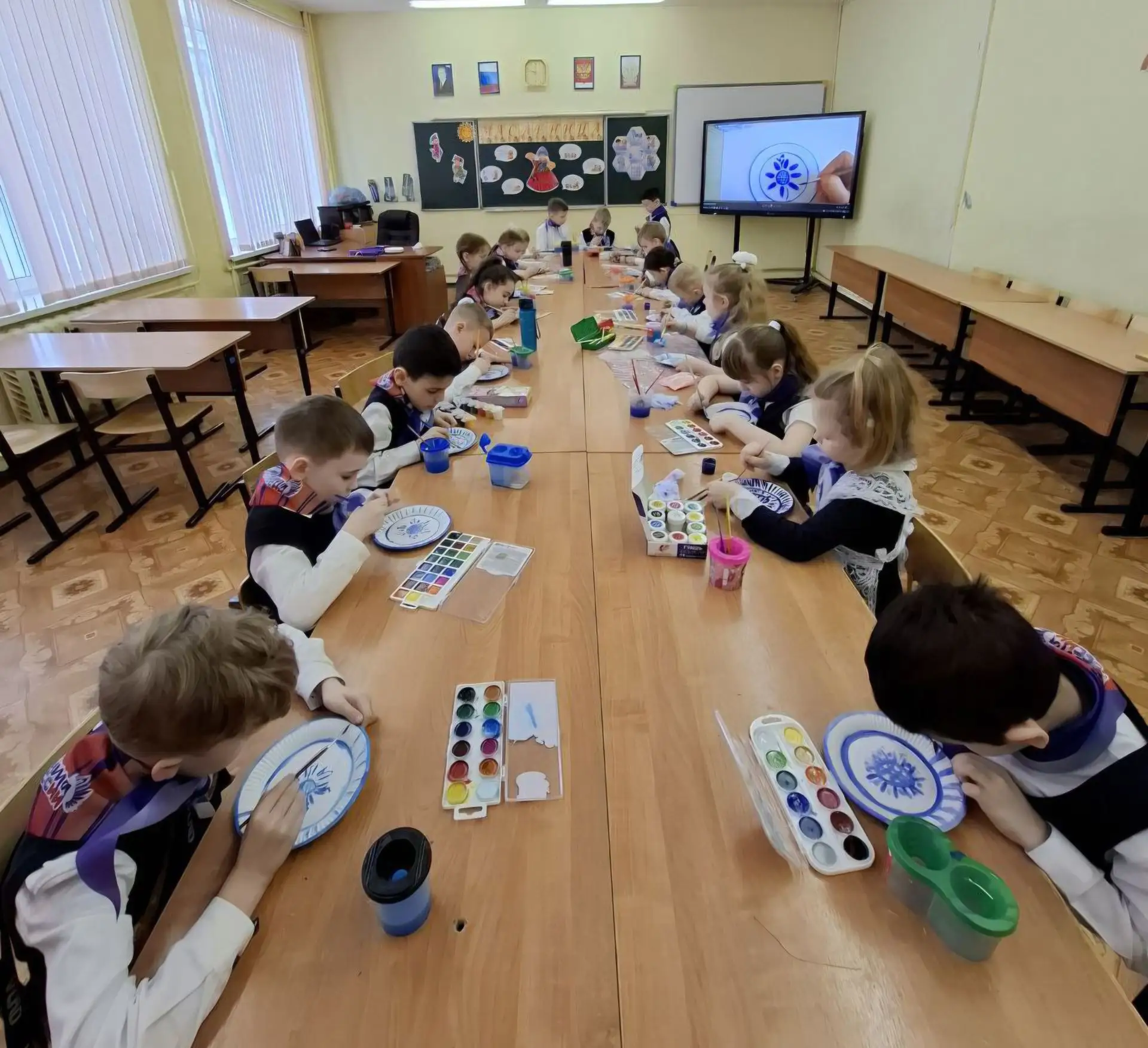 🇷🇺21 февраля - День народных промыслов! 🎨🌸 В этот день распахнул свои двери Город мастеров, и каждый