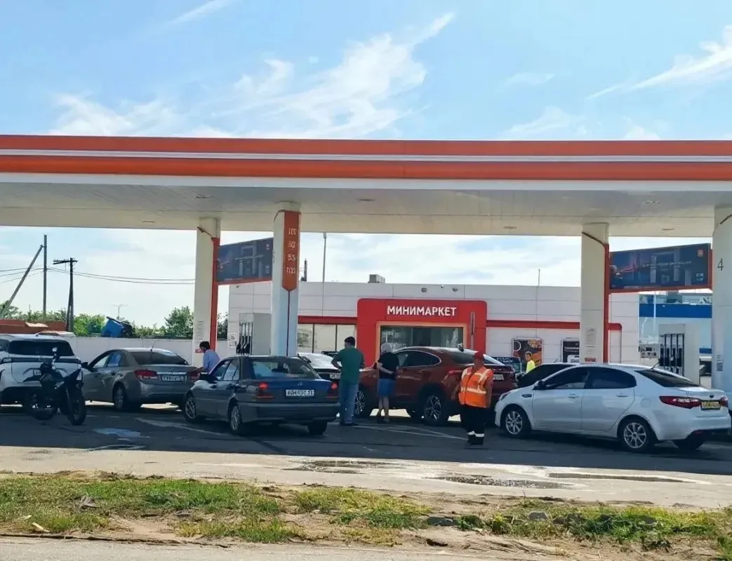 В Астраханской области запретили продажу топлива несовершеннолетним.