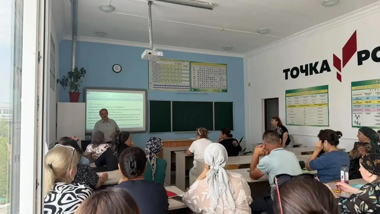 Сегодня в МКОУ СОШ №2 с.п. Чегем Второй состоялось рабочее совещание с педагогическим с...