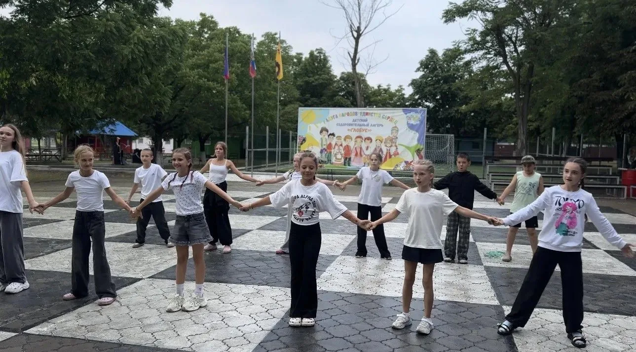 Семь футов под килем нашему творчеству! 🌊

В ДОЛ «Глобус» прошло праздничное мероприятие ко Дню ВМФ