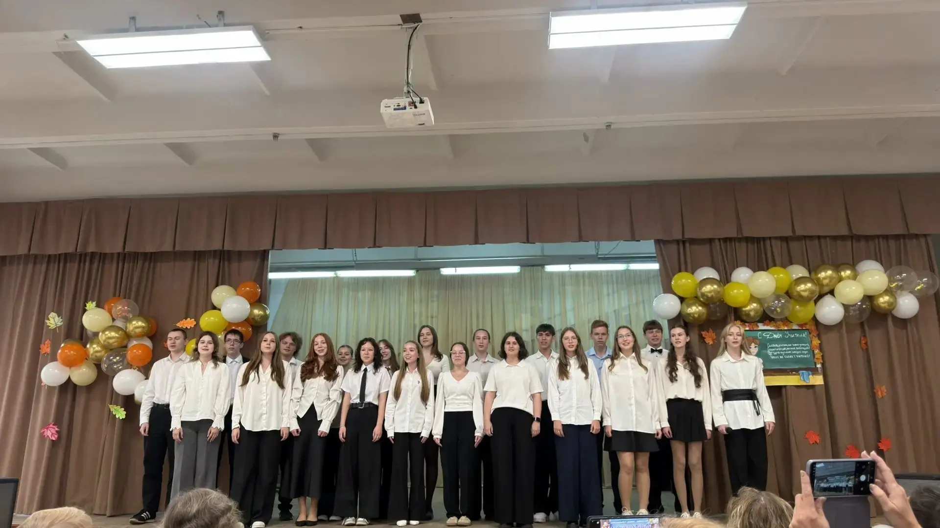 🎉 День учителя в нашей школе начался с самого утра!