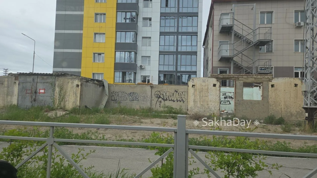 Для какой цели оставили эту "красоту" на Ильменской 94?

Подписывайтесь на канал MAX.ru/SakhaDay!