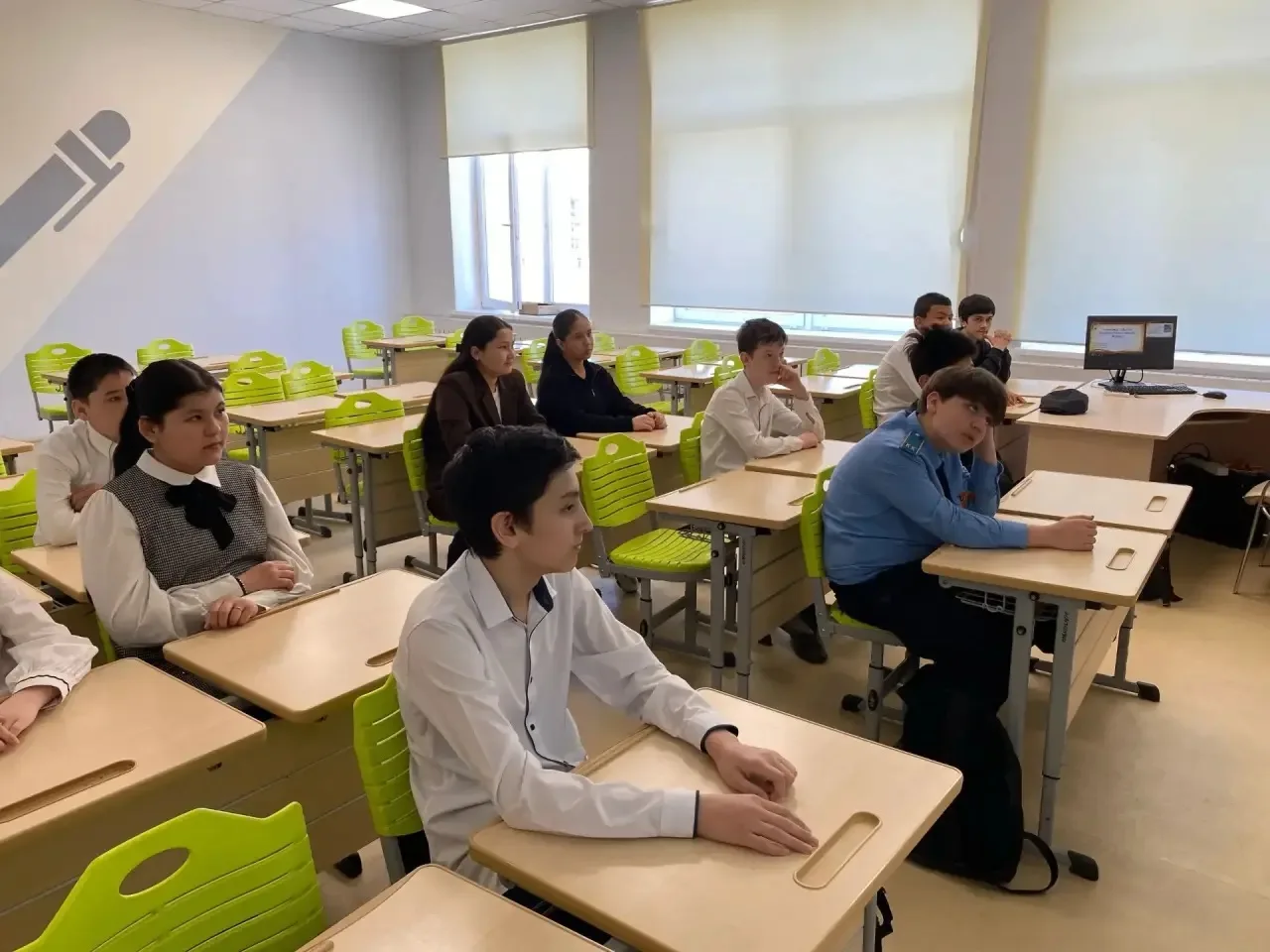 В МОБУ "СОШ "Янинский ЦО" прошел особенно значимый информационный урок, который погрузил учеников 6-