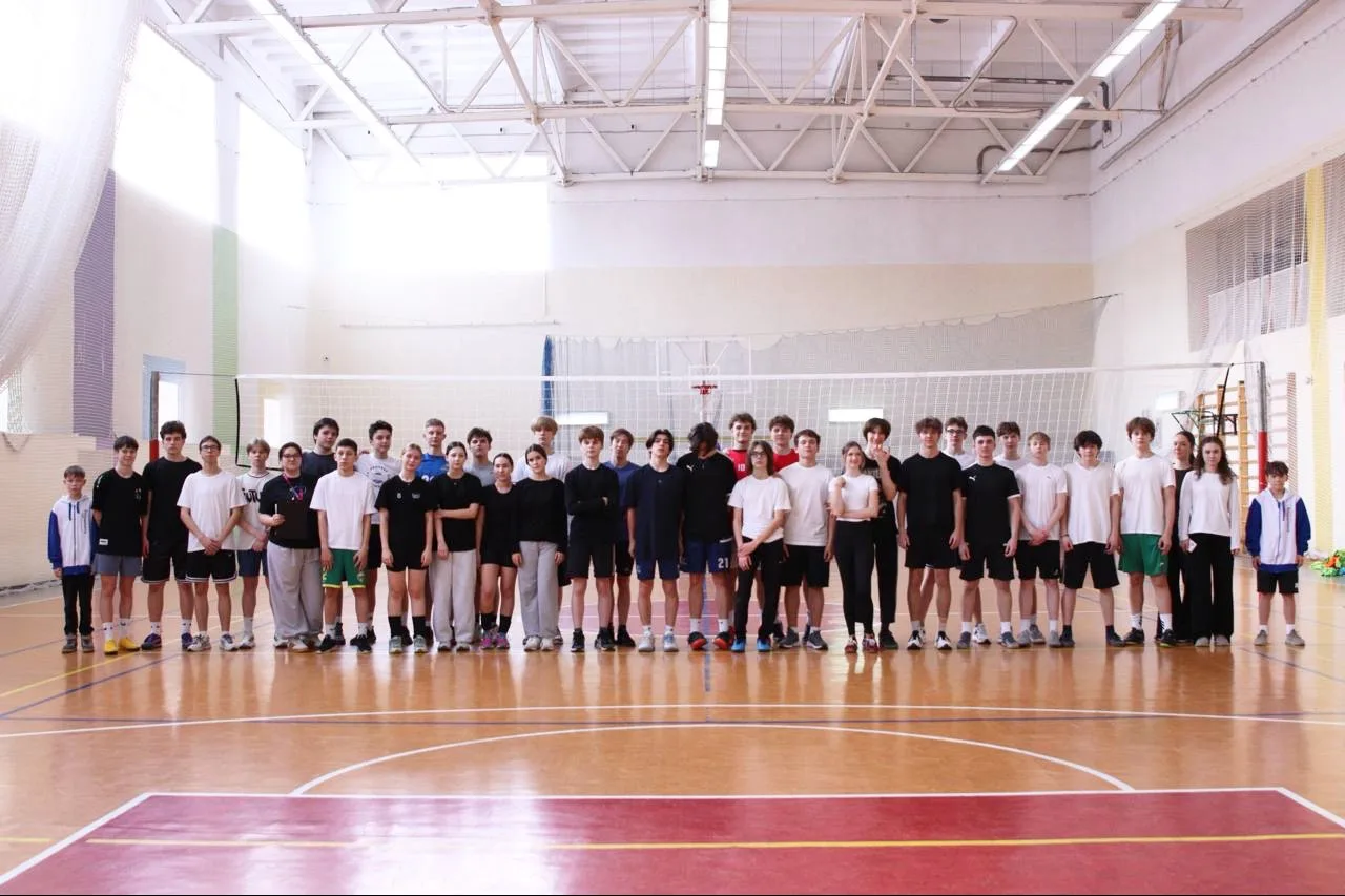 🏐 В гимназии состоялись соревнования по волейболу среди 9-х классов  Яркие игры прошли в большом спо