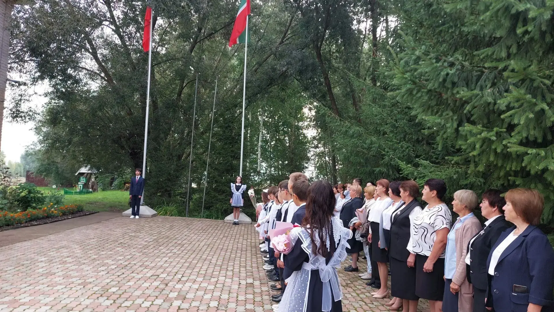 Торжественная линейка, посвящённая Дню знаний.