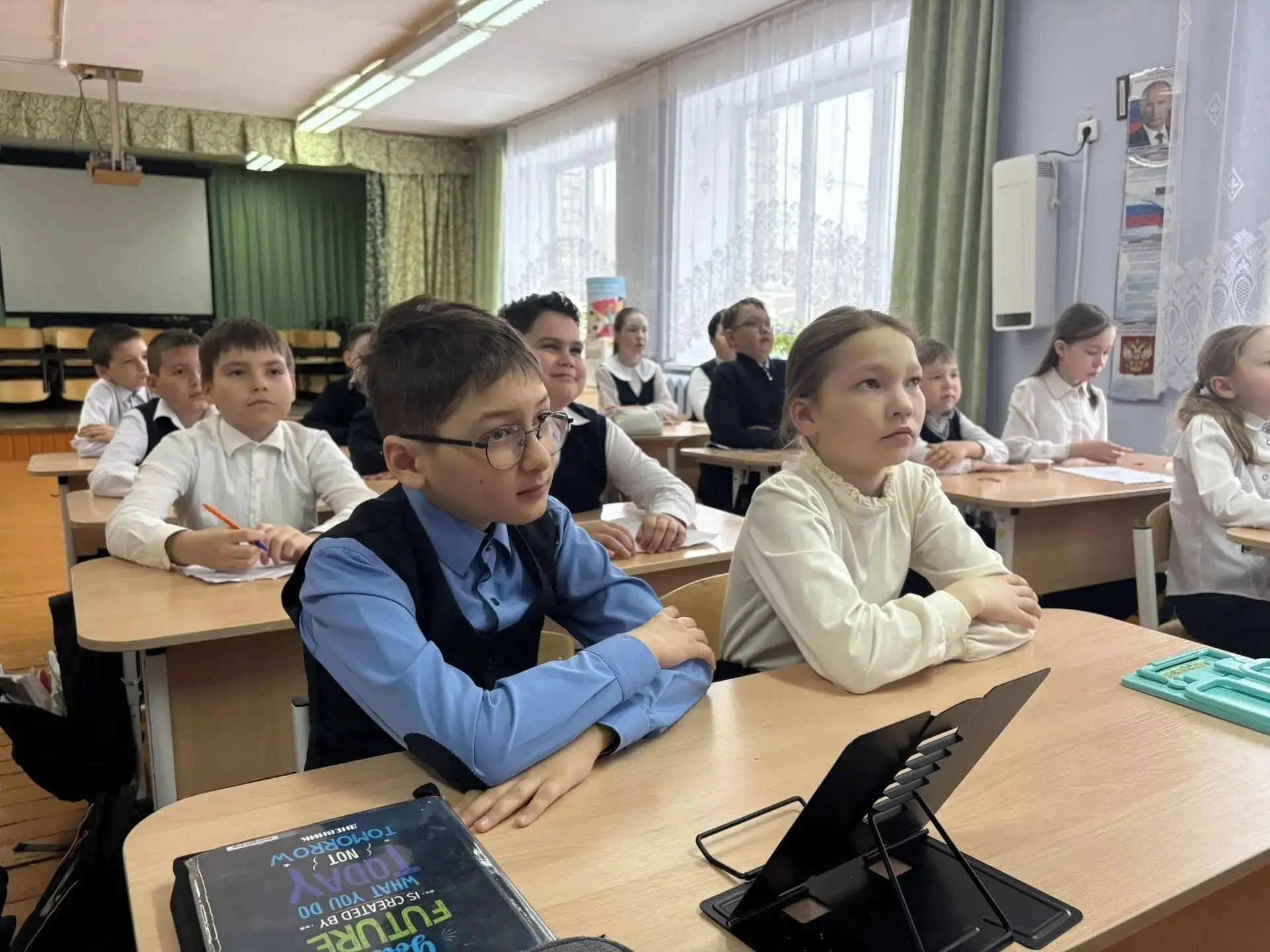 Новый учебный день начался торжественно! На линейке мы поздравили и наградили наших спортсменов и уч