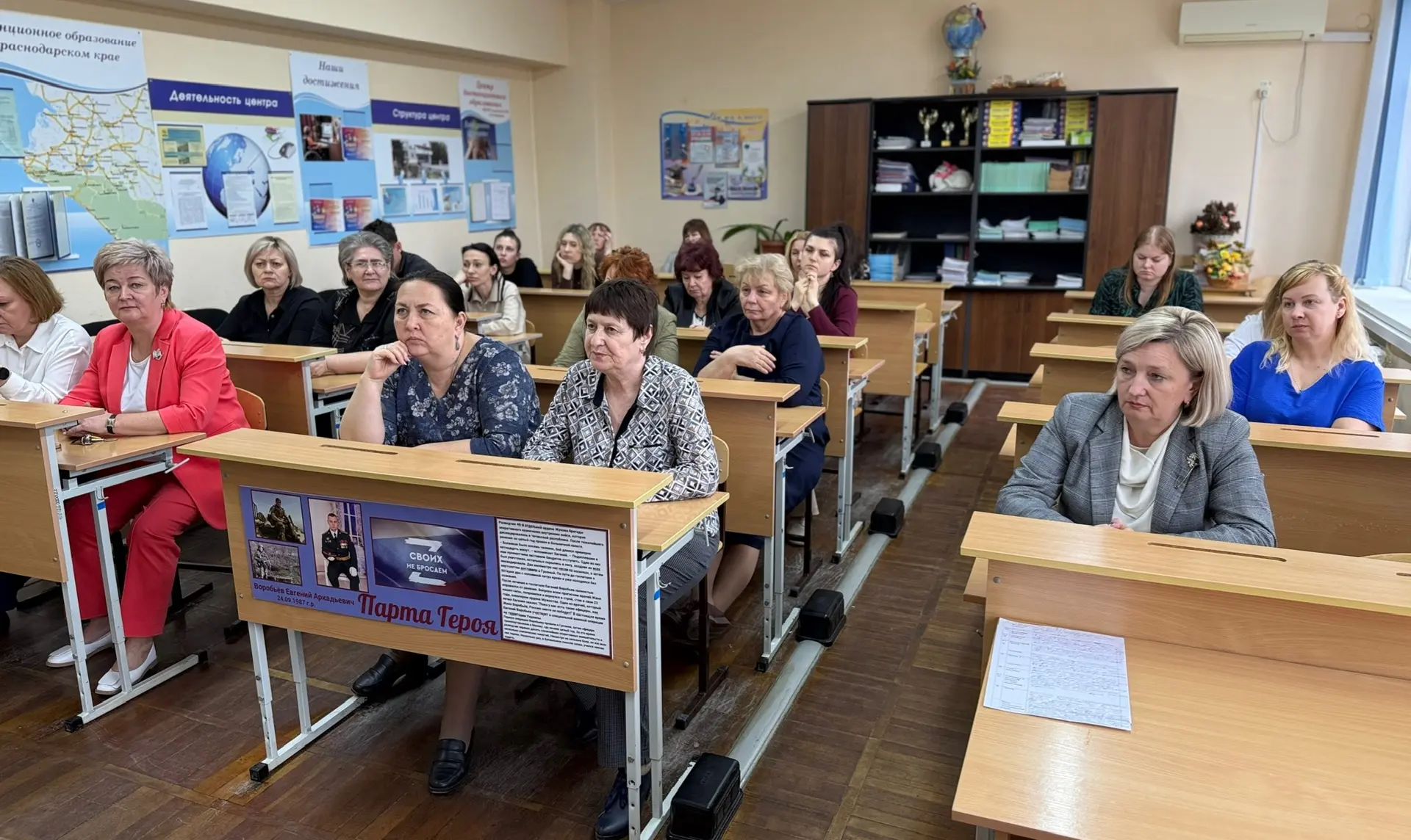 🛑 Вчера в гимназии прошло важное профилактическое мероприятие. Его провёл заместитель начальника отд