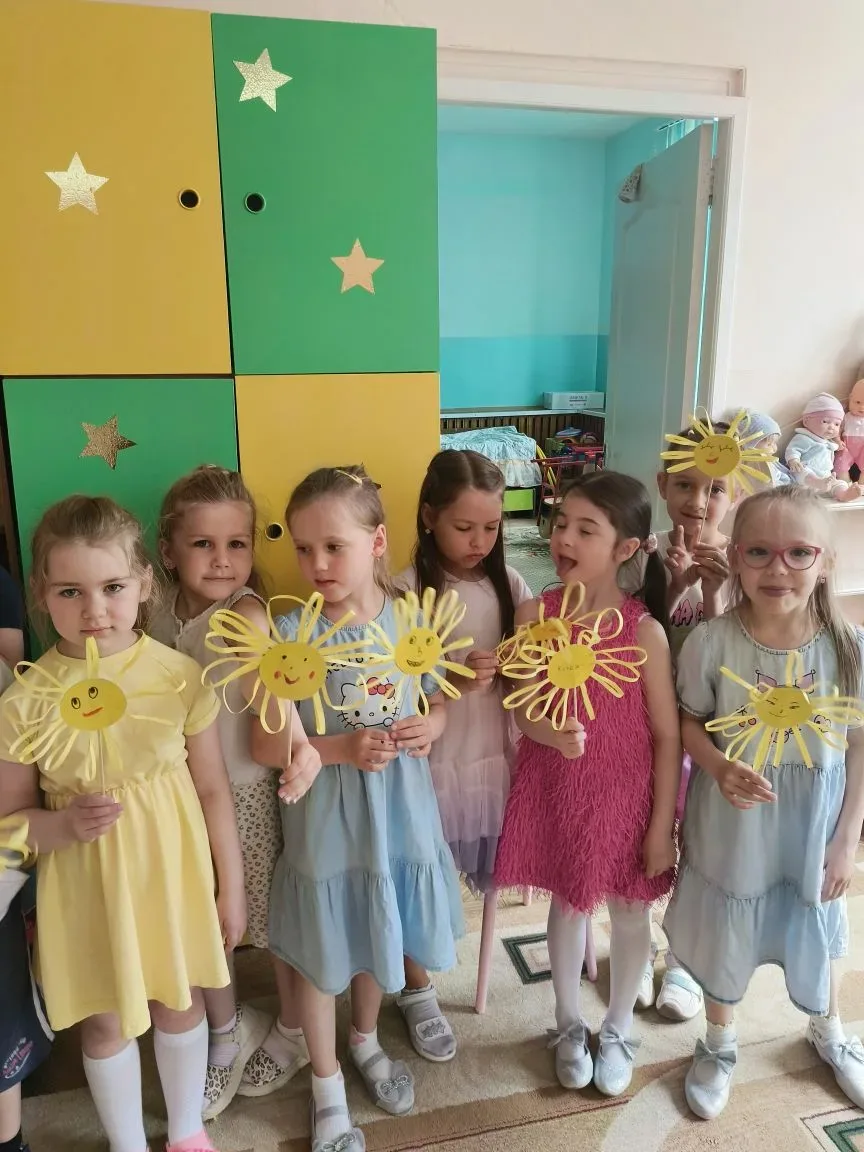 Солнце на палочке — лучшая игрушка этого лета ☀️✨

Знаете, что сказал один мальчик, когда приклеил п