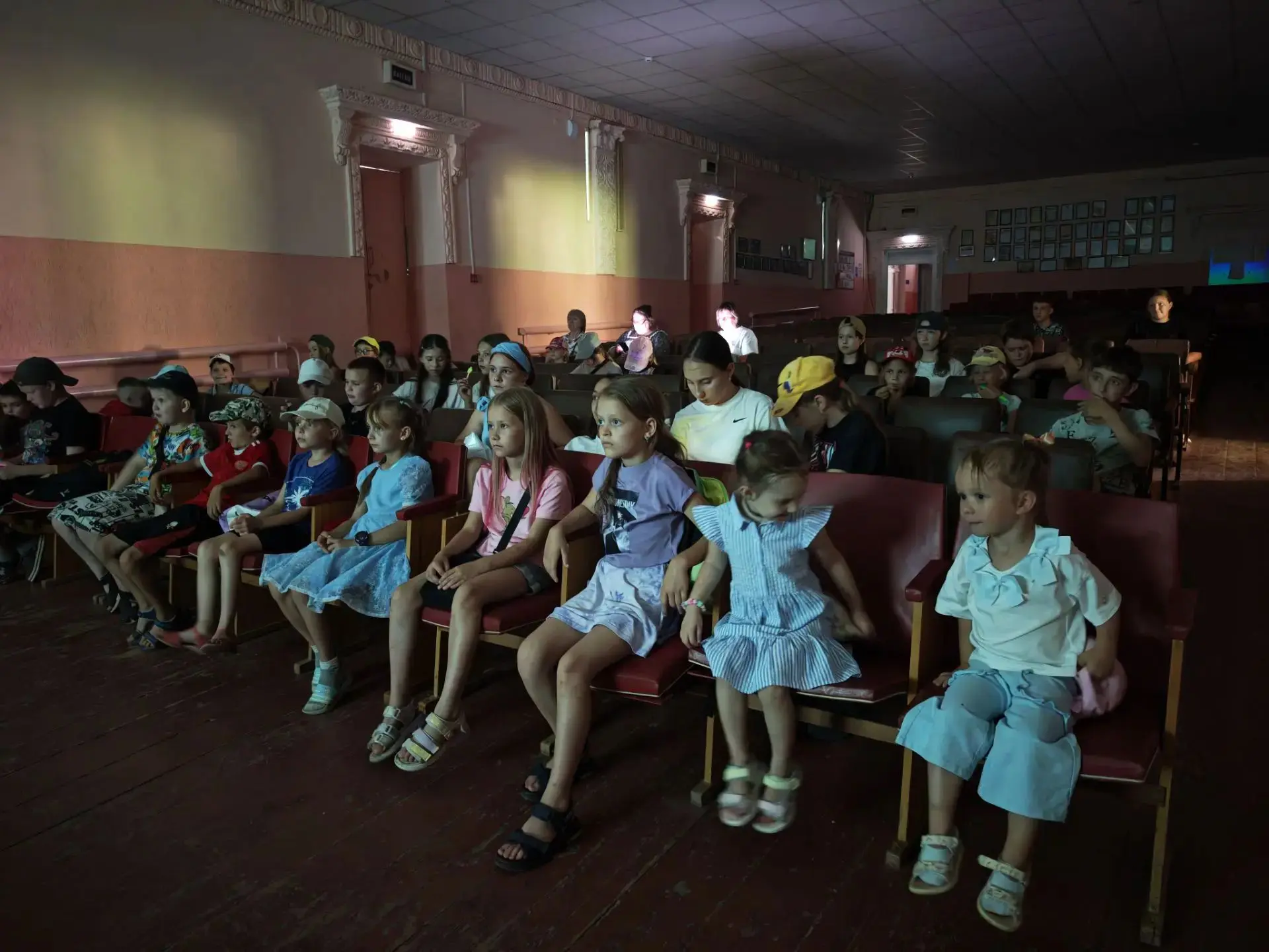 🎬 В МКУК «КДЦ с. Казинка» состоялся показ социального ролика «Противодействие терроризму и идеологи