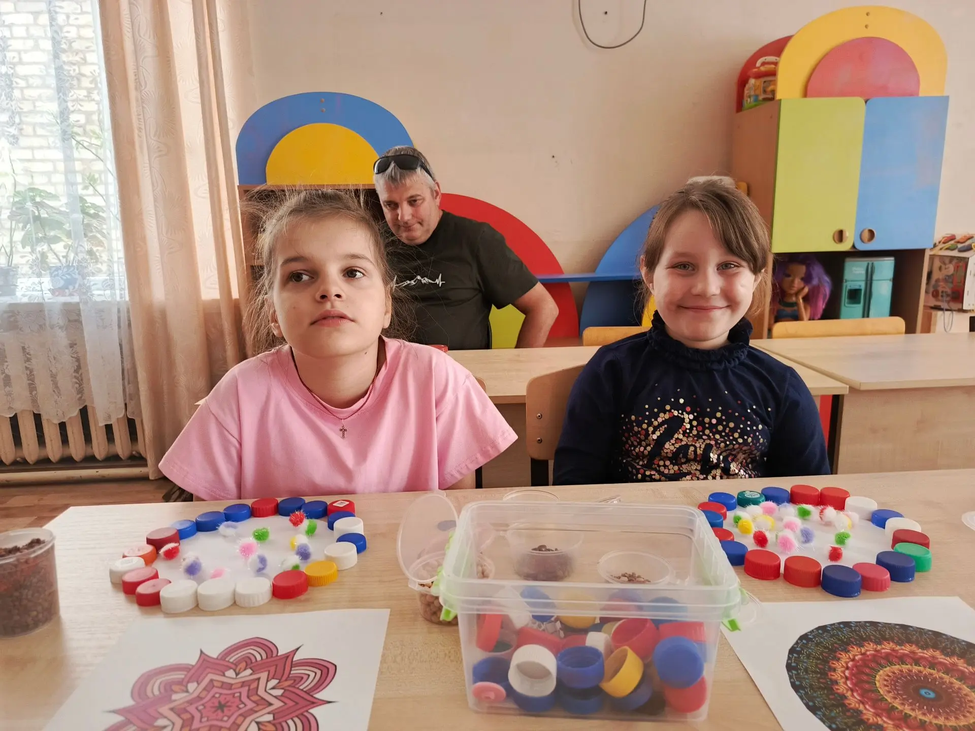 В группе дневного пребывания прошёл мастер-класс по созданию мандалы из различных матер...