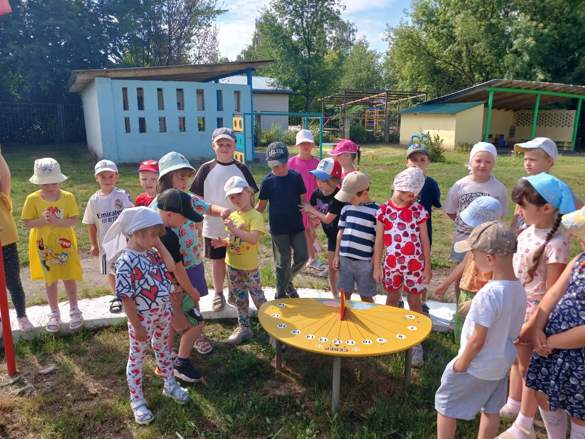 ☀ 
Лето — это время, когда дети могут не только играть, но и узнавать что-то новое! 🌞 
Наши воспита