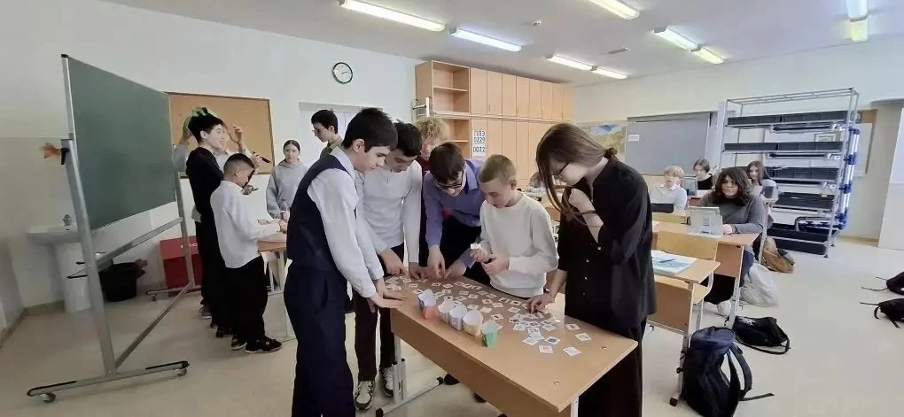 ♻️ Учимся заботиться о планете: «Зелёная школа» в действии! В нашей школе прошли увлекательные и оче
