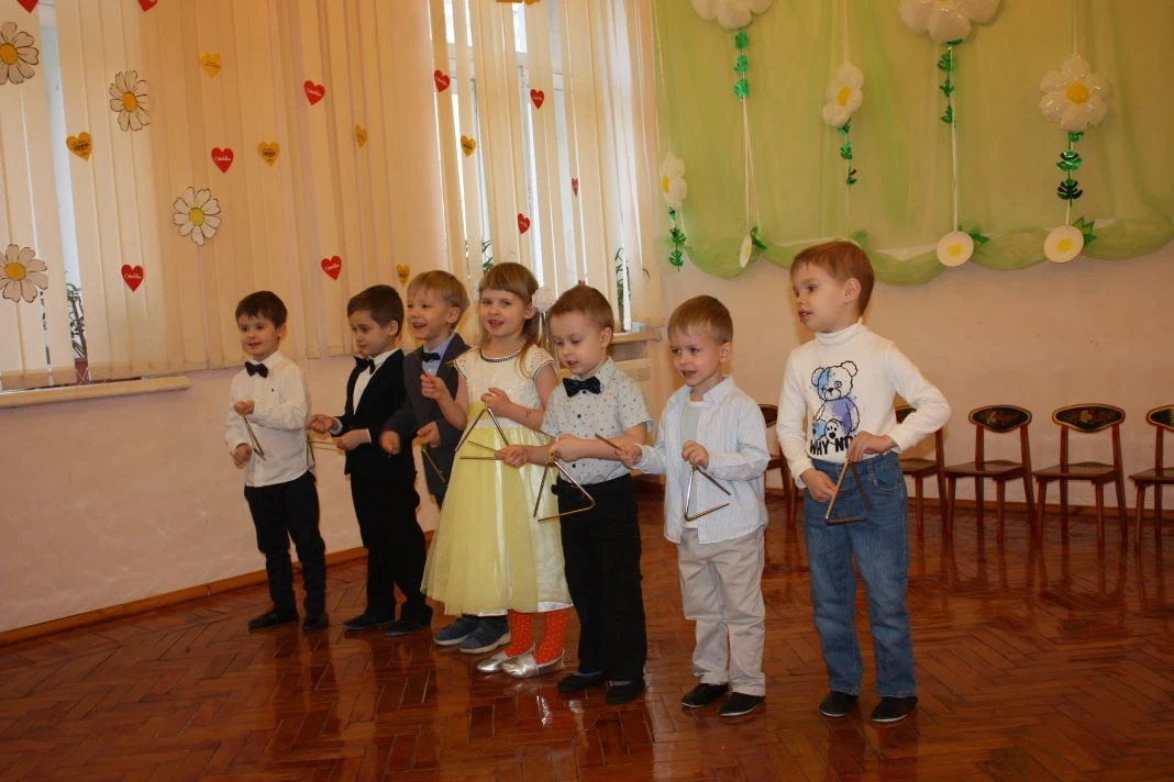 💐 Поздравления всех женщин - мам, бабушек, сестер и подруг полным ходом шли в Нескучно...