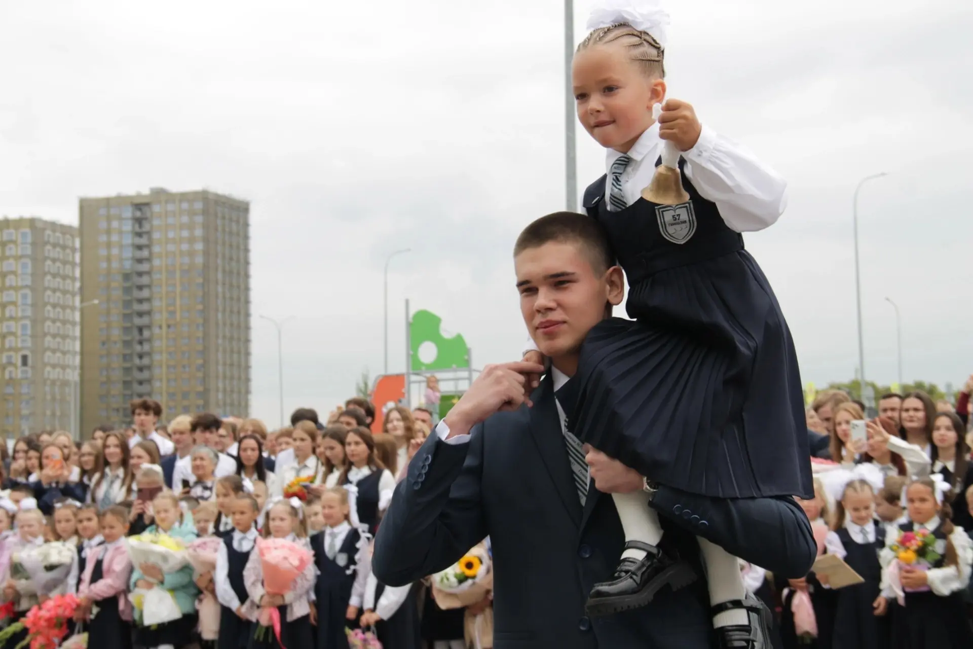 🍁В честь праздника Дня знаний сегодня утром в нашей школе прошли торжественные линейки...
