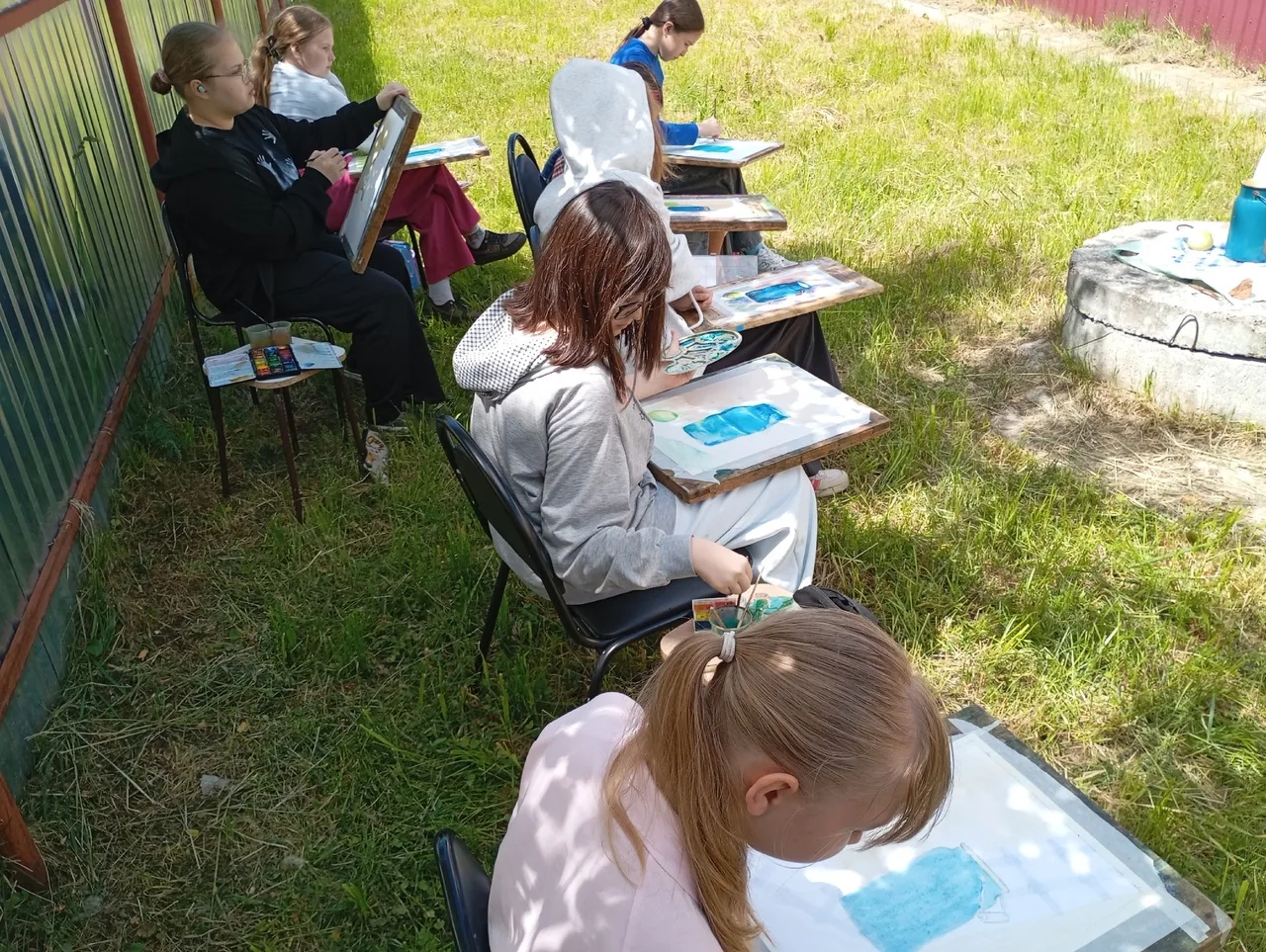 🎨 Пора пленэра: учащиеся художественного отделения выходят на природу!