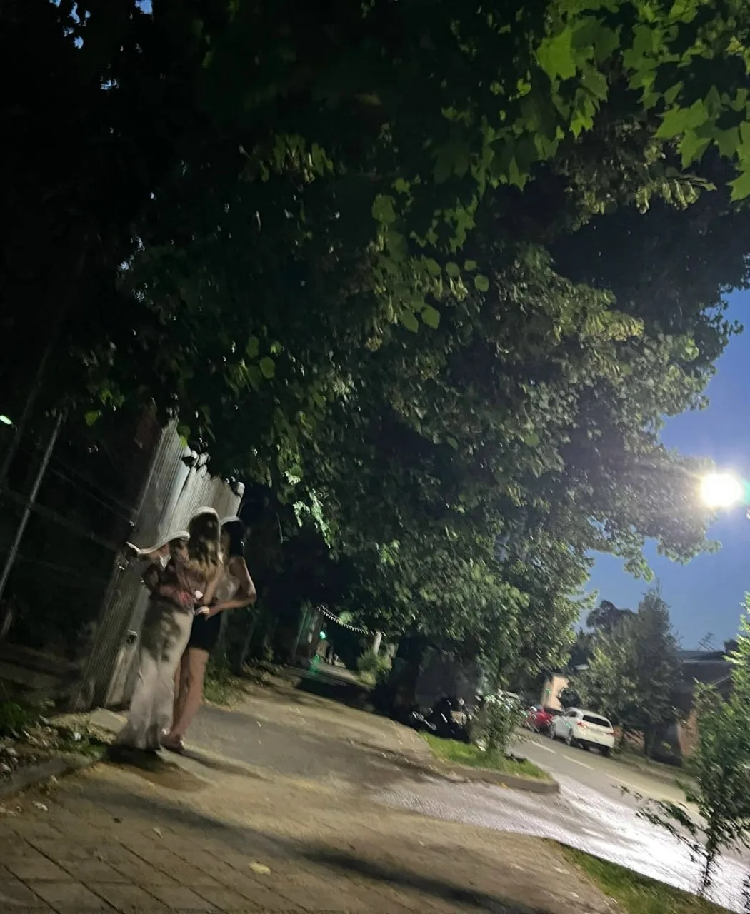 анон.девушка со светлыми волосами найдись,стоял в компании, ты прошла со своей подругой...