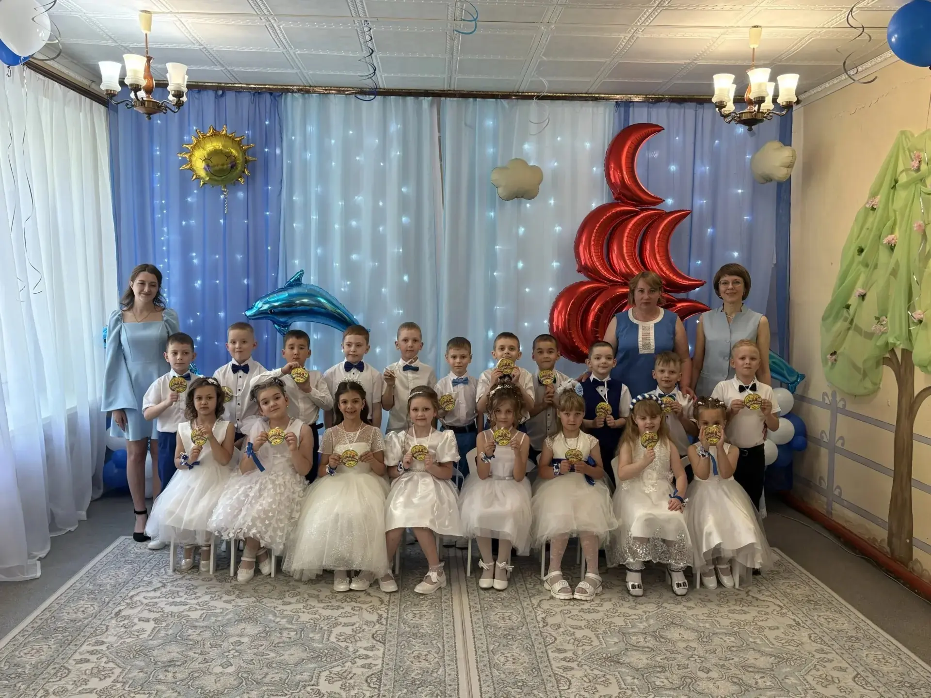 ✨28 и 29 мая в подготовительных группах «Радуга» и «Ручеек» прошли замечательные выпуск...
