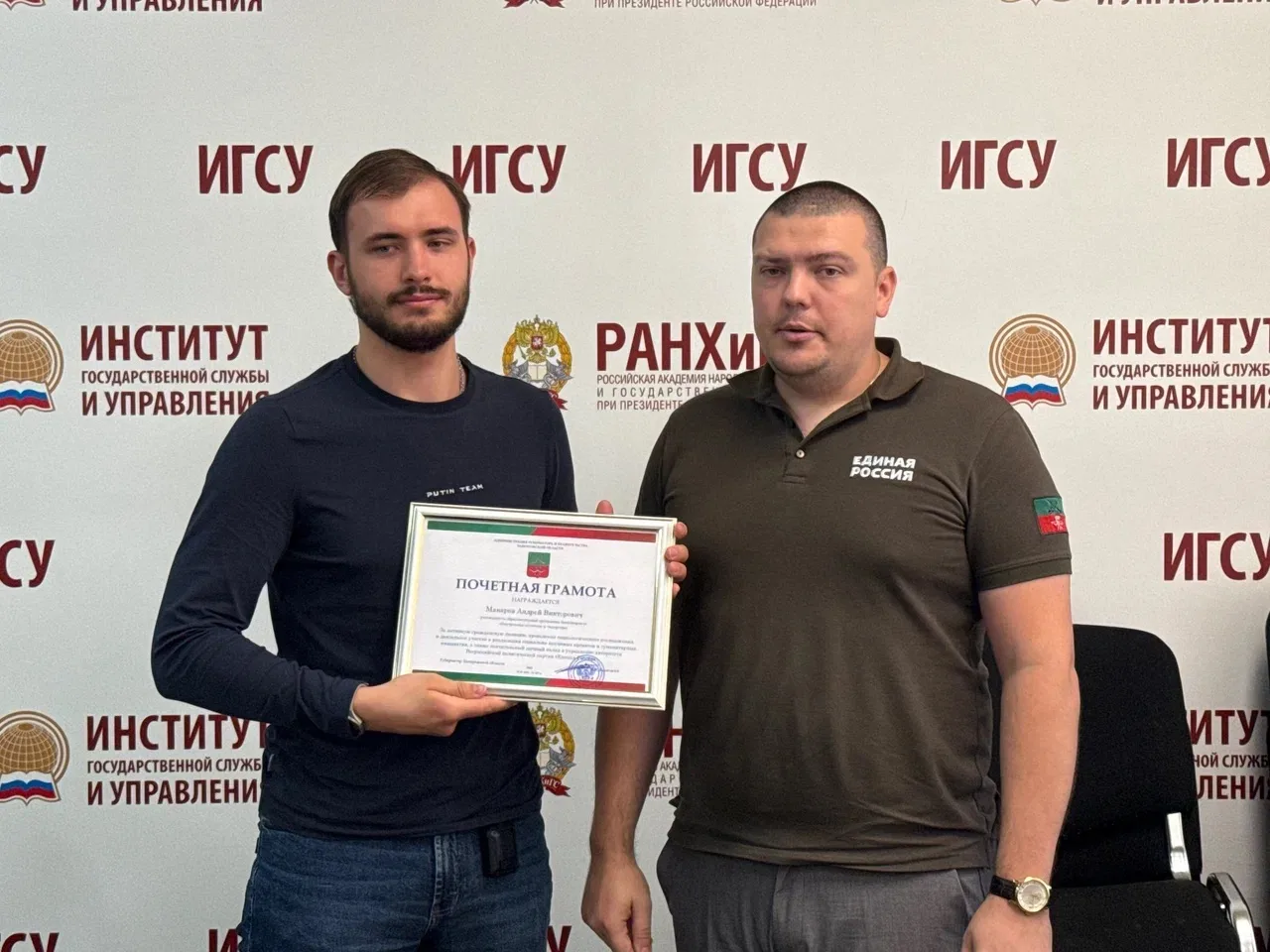По моему поручению вручены благодарственные письма преподавательскому составу Высшей шк...