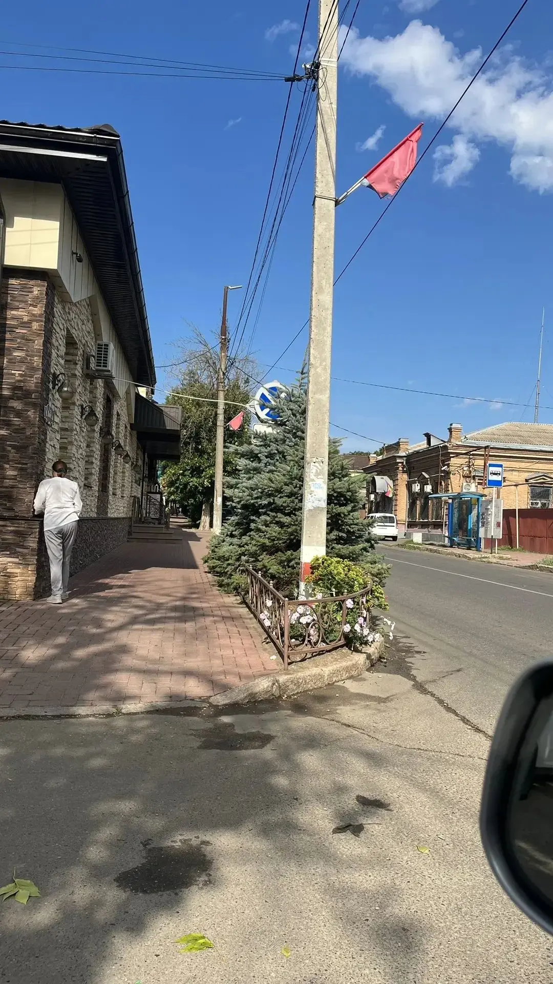При повороте с улицы Янышева налево (на улицу Победы) автомобилистам практически полнос...