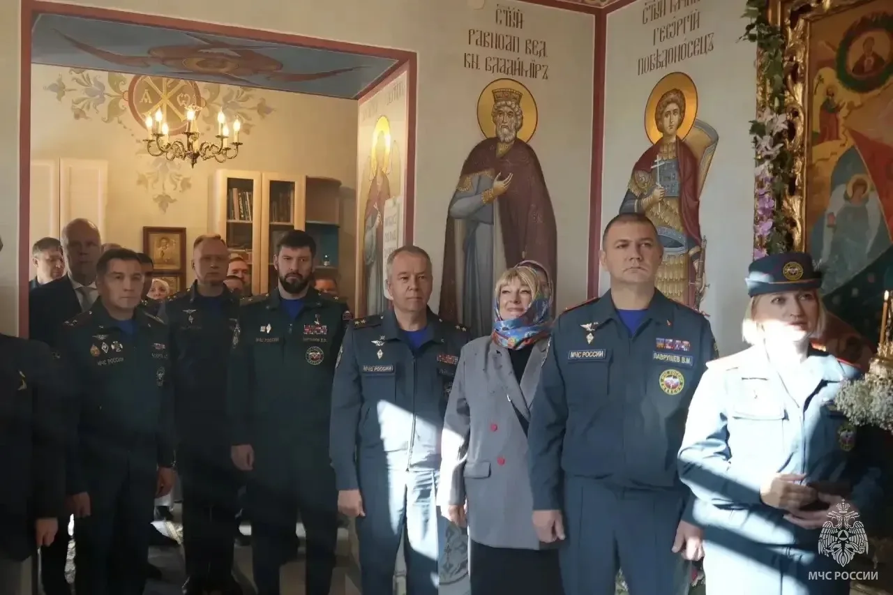 🙏 В Главном управлении МЧС России по г. Москве освятили храм в честь иконы Божией Мате...