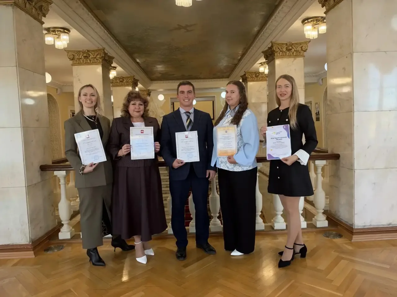 🎉 6 октября в ДК «Магнезит» прошёл концерт ко Дню учителя! 🎓💐