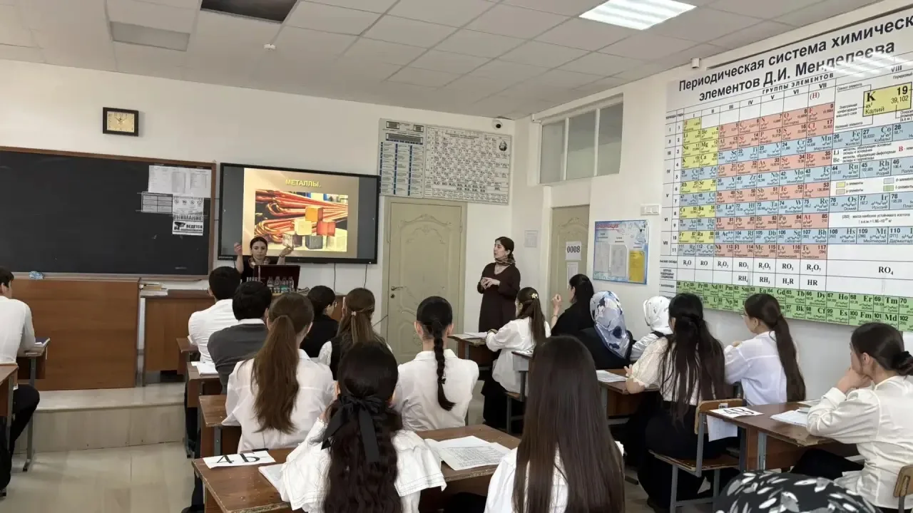 👩🏻‍🏫Педагоги Карабудахкентского района обменялись опытом в рамках декады естественных наук  📚Открыты