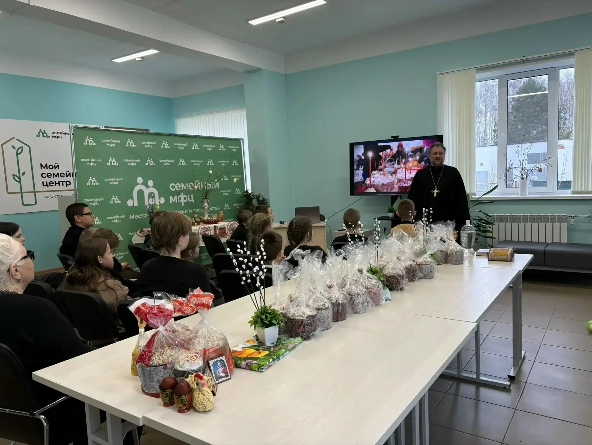 ✨Значение и традиции Пасхи ⁣ 🏡В Семейном МФЦ СОГБУ ДЦ СПСиД "Солнышко" прошла особенная встреча, пос