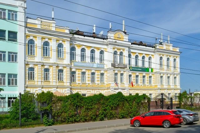 Современный вид бывшего здания Вятского среднего сельскохозяйственного технического учи...