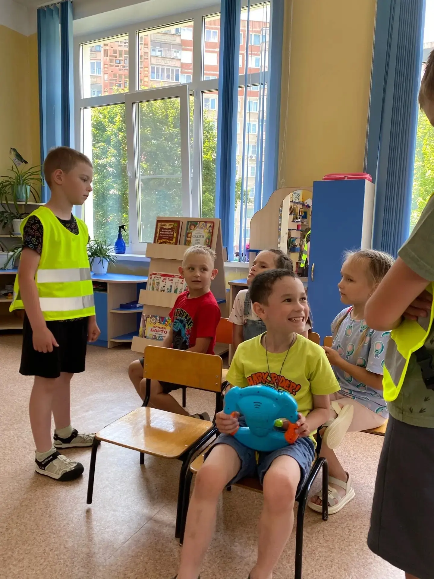 🚔 Сегодня в нашем детском саду отметили День ГИБДД! 🚔

Для ребят прошел познавательный и увлекател