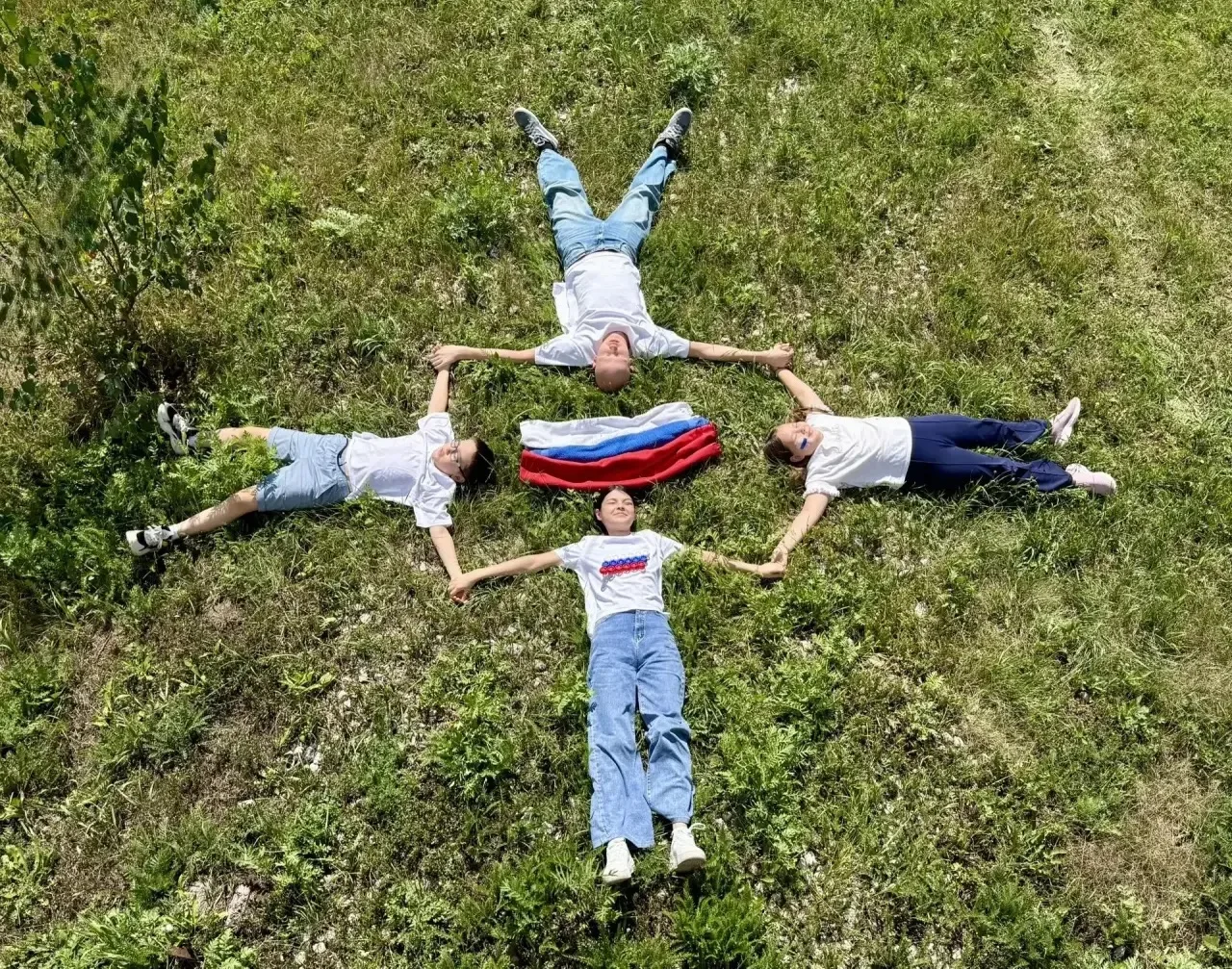 Учащиеся 2 «ТУ» класса МОУ «Гимназия № 5 «Интеллект» (классный руководитель Смирнова Е....