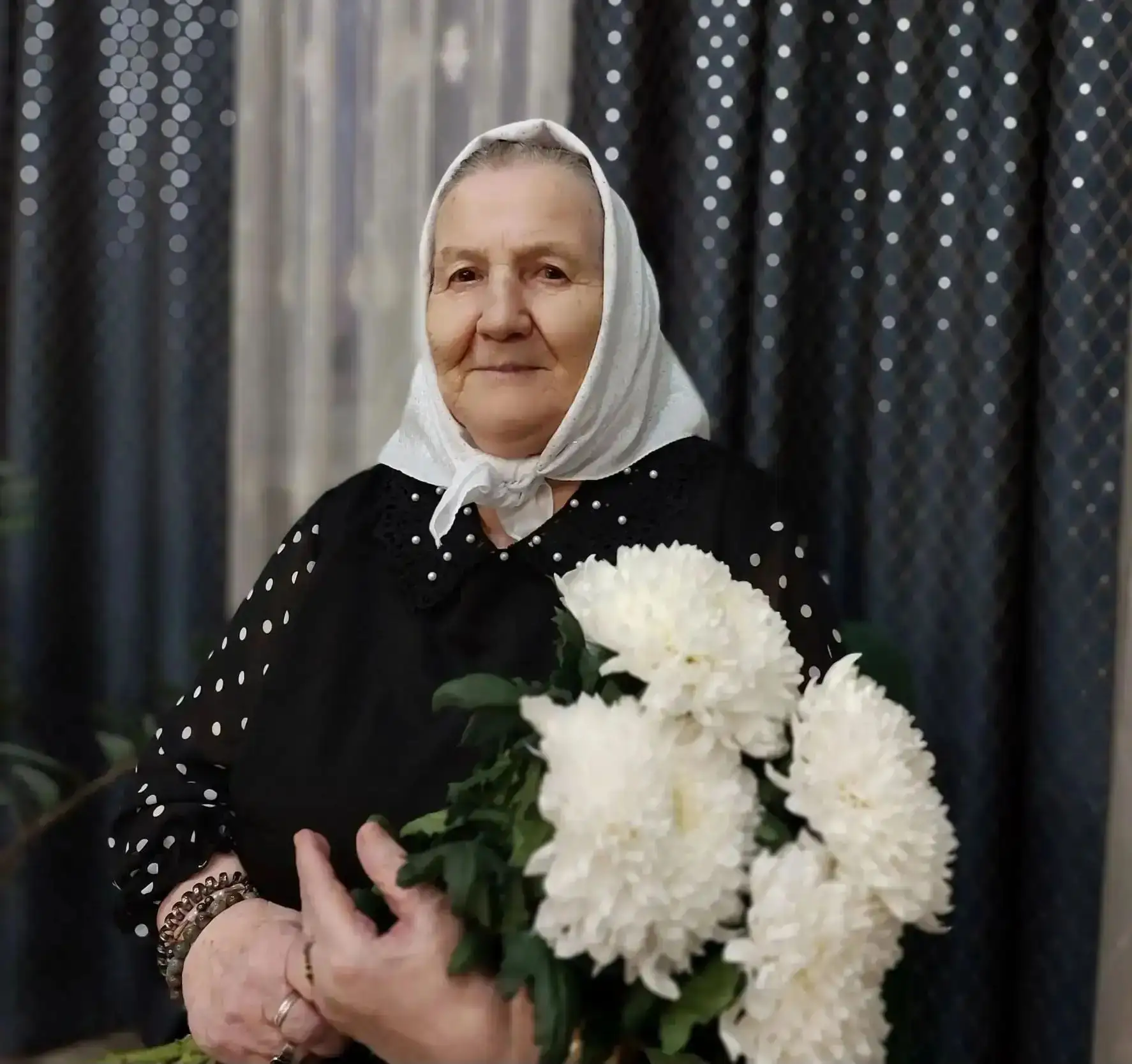 Поздравляем с днём рождения  Бредихину Александру Федоровну- получателя социальных услуг.