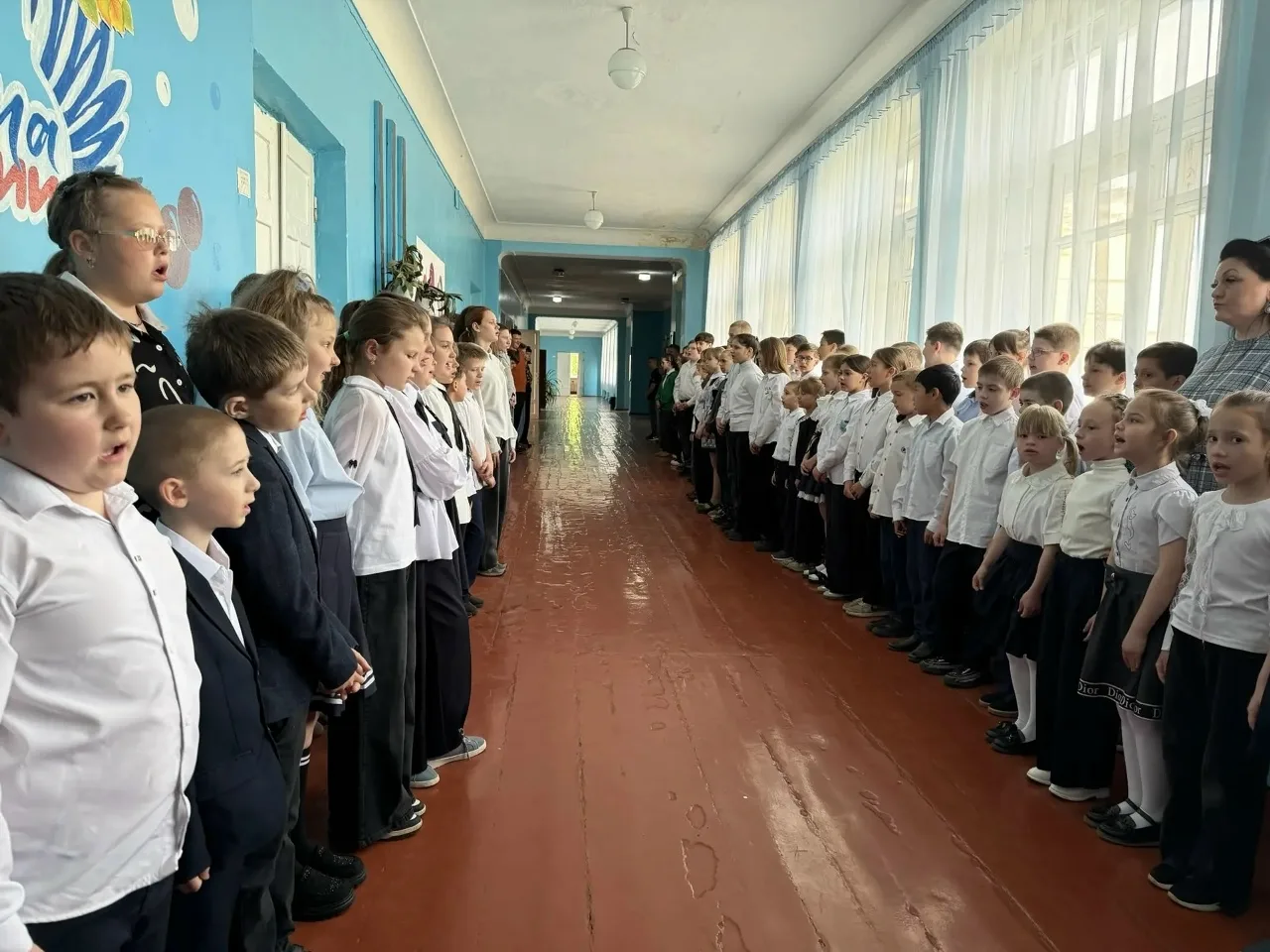 😃Учебная неделя в общеобразовательных организациях началась с торжественной линейки и поднятия госуд
