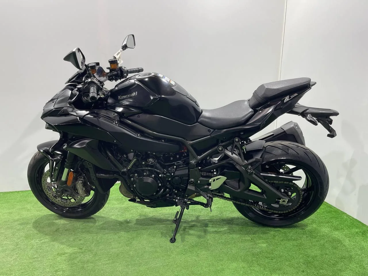KAWASAKI Z H2 в наличии во Владивостоке  Характеристики:  - 2020 год - объем 998 см3 - Аукцион BDS -