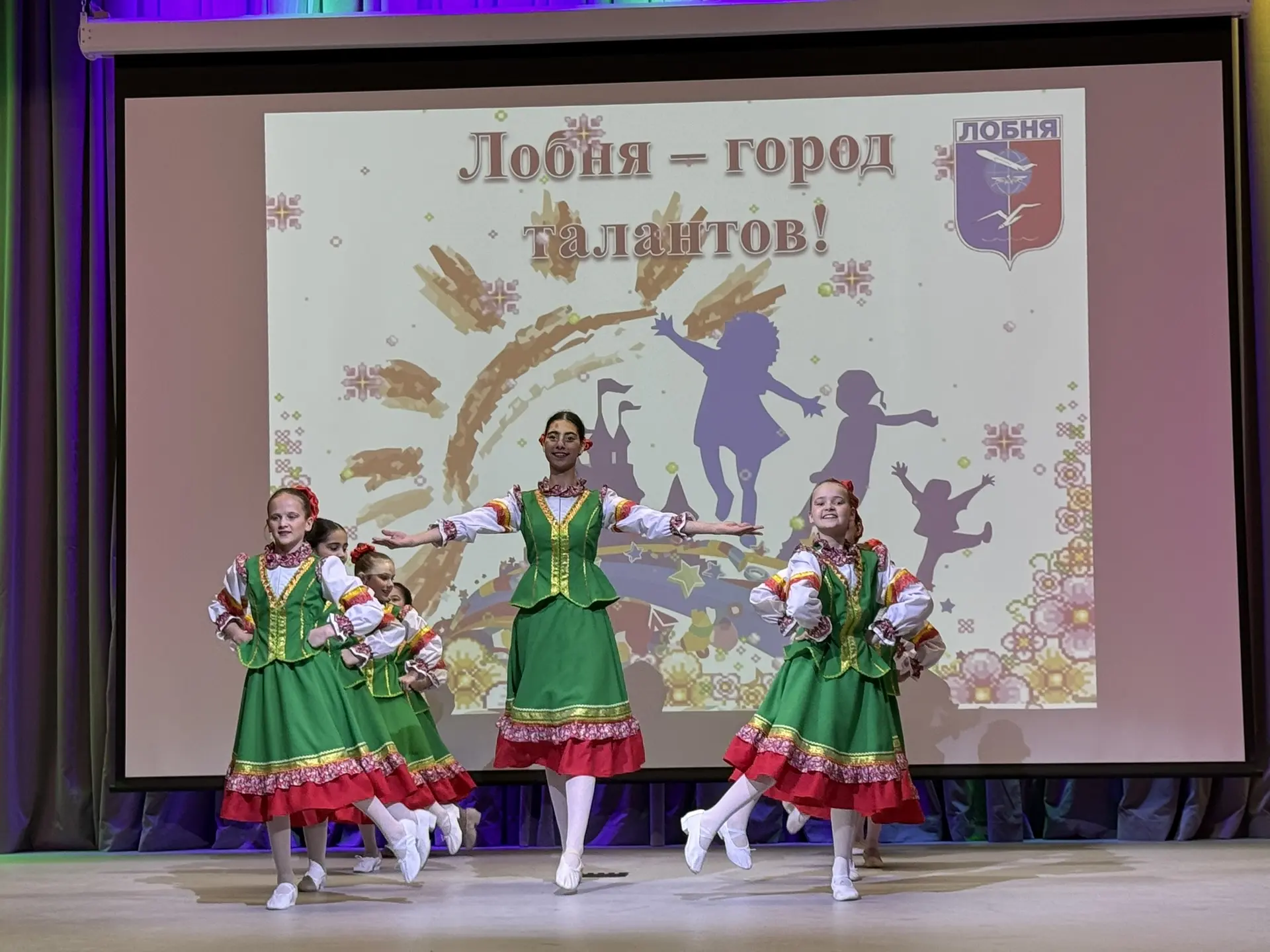🎉 В Лобне прошёл 11-й конкурс юных талантов «Лобненский Олимп», посвященный Году единства народов Ро