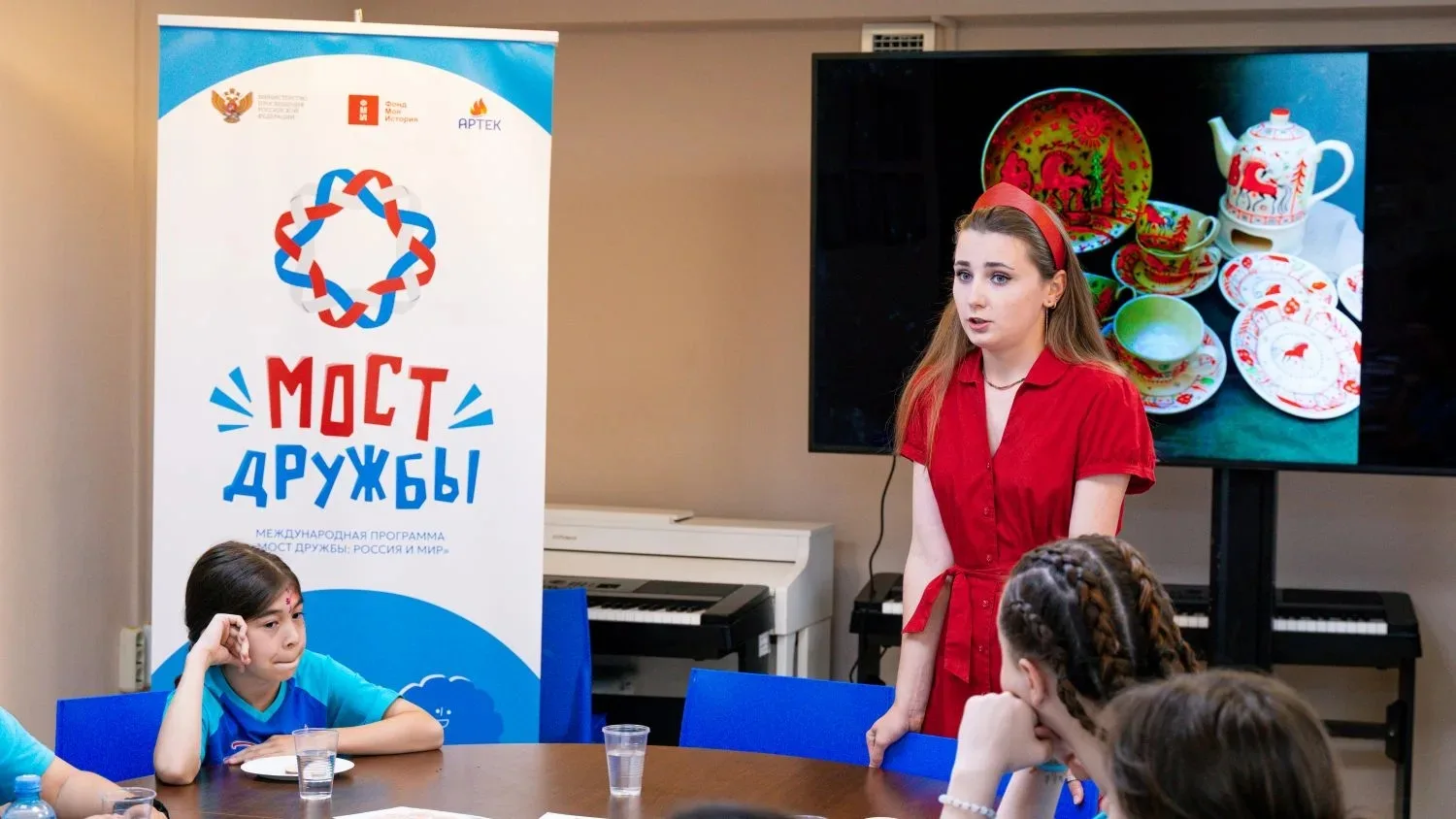 🇷🇺 Россия и мир: Международная программа дружбы и диалога культур 💫

🗓️ В преддверии Дня России,