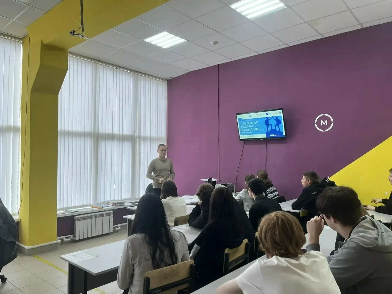 📌27 апреля в техникуме по традиции начали неделю с торжественной церемонии поднятия Государственного