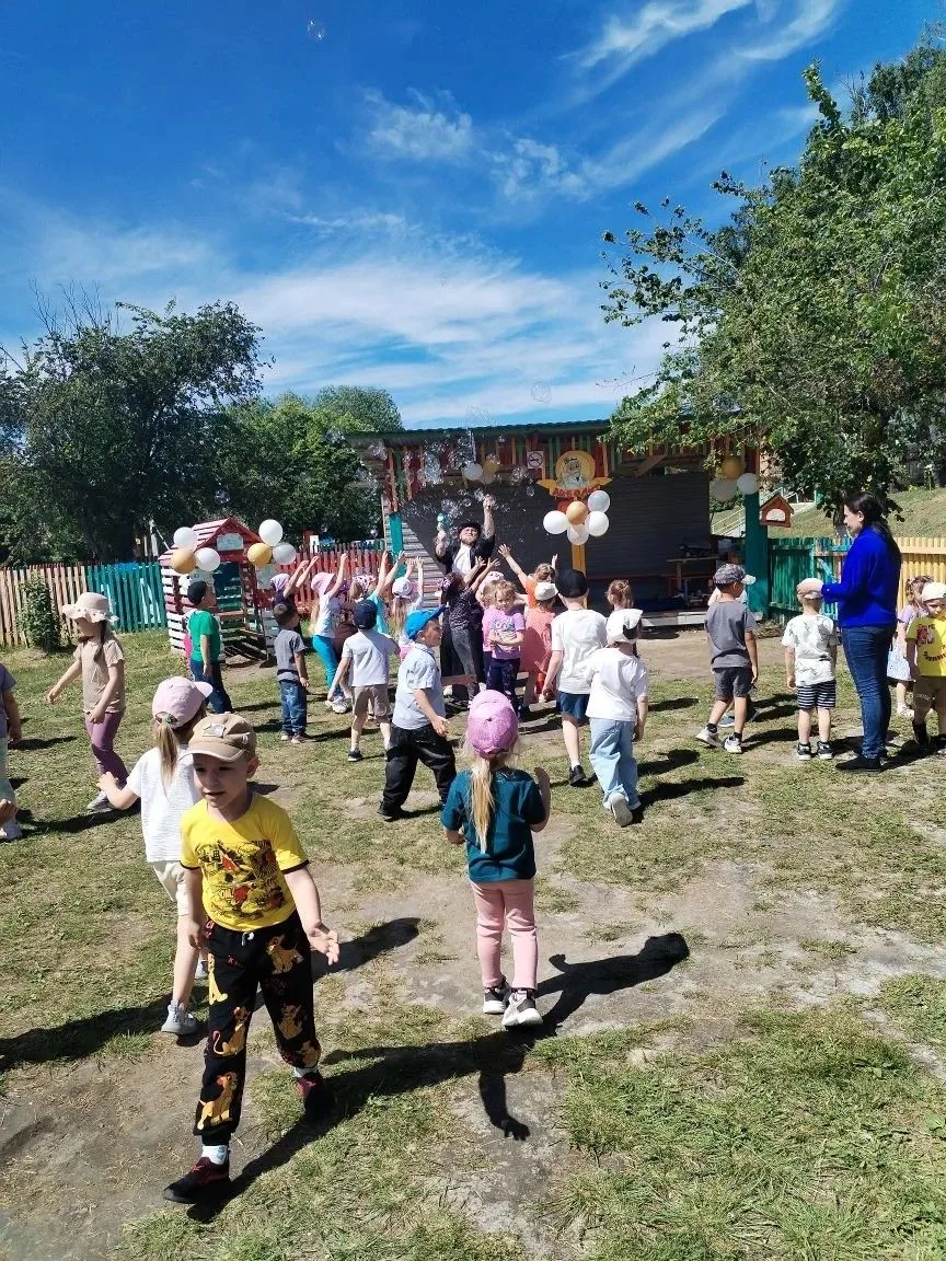 1 июня День Защиты детей. В нашем детском саду прошло увлекательное шоу мыльных пузырей. Детство это